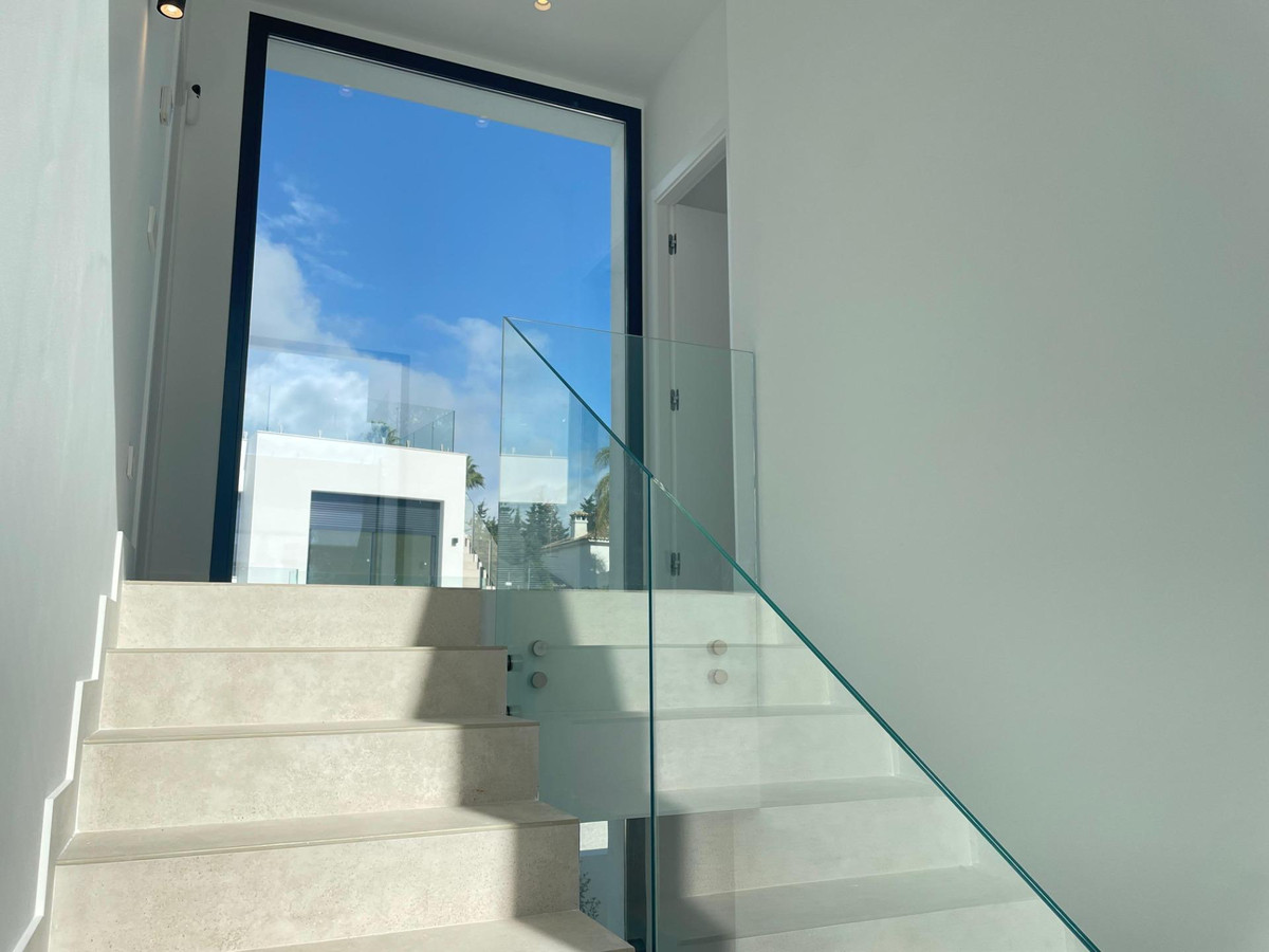 Huis te koop in Estepona | 6 slaapkamers H5295169