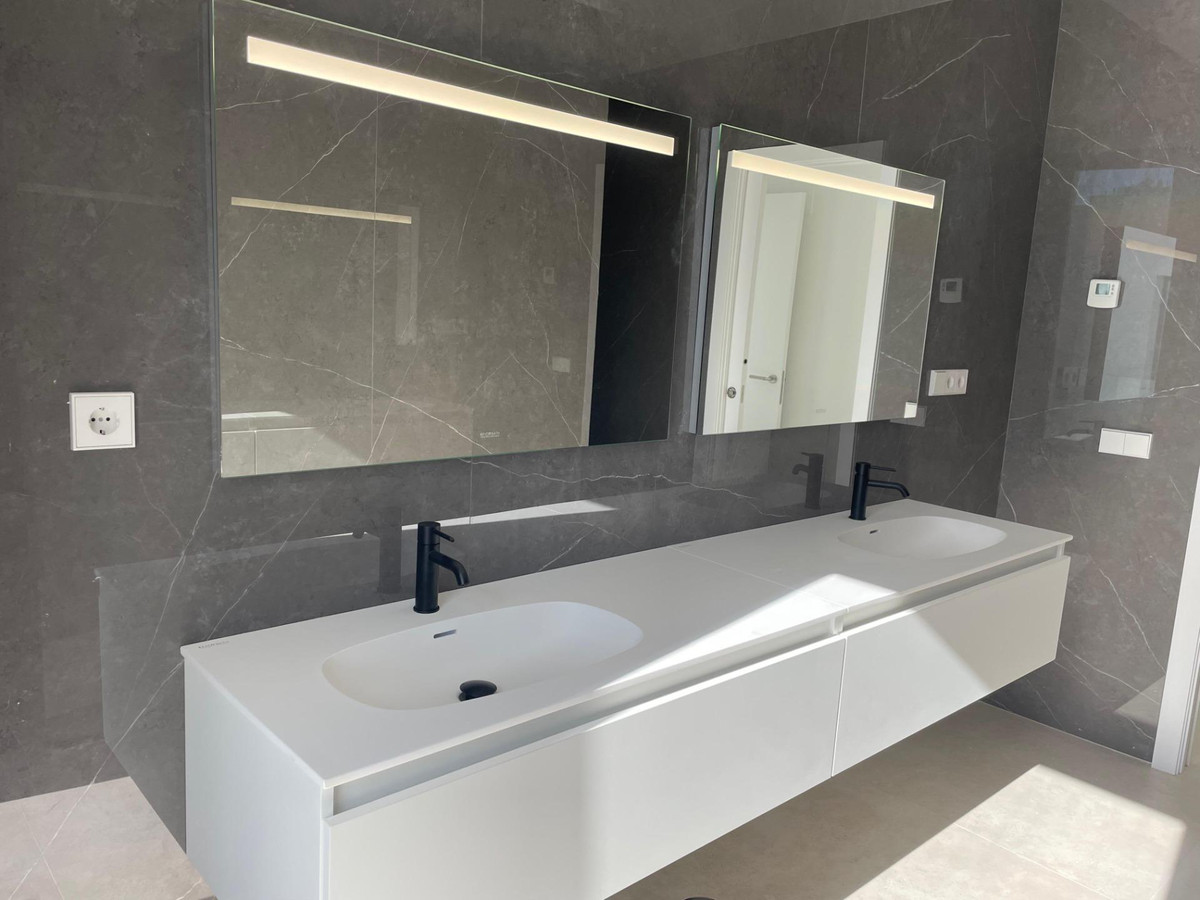 Huis te koop in Estepona | 6 slaapkamers H5295169