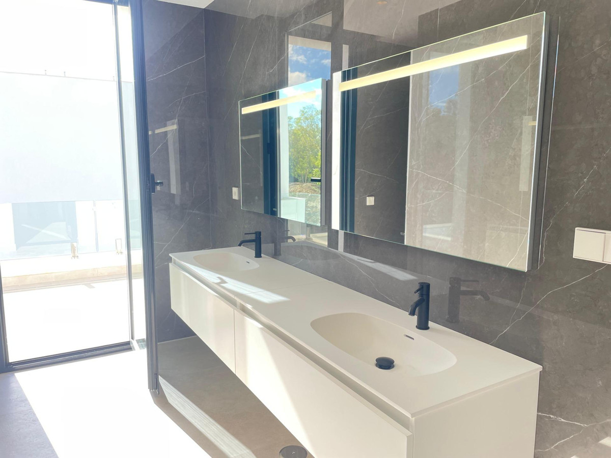 Huis te koop in Estepona | 6 slaapkamers H5295169