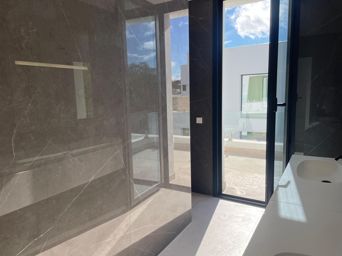 Huis te koop in Estepona | 6 slaapkamers H5295169