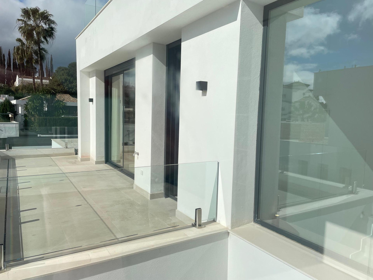 Huis te koop in Estepona | 6 slaapkamers H5295169