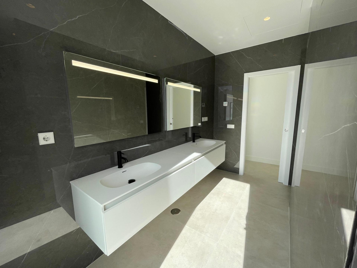 Huis te koop in Estepona | 6 slaapkamers H5295169