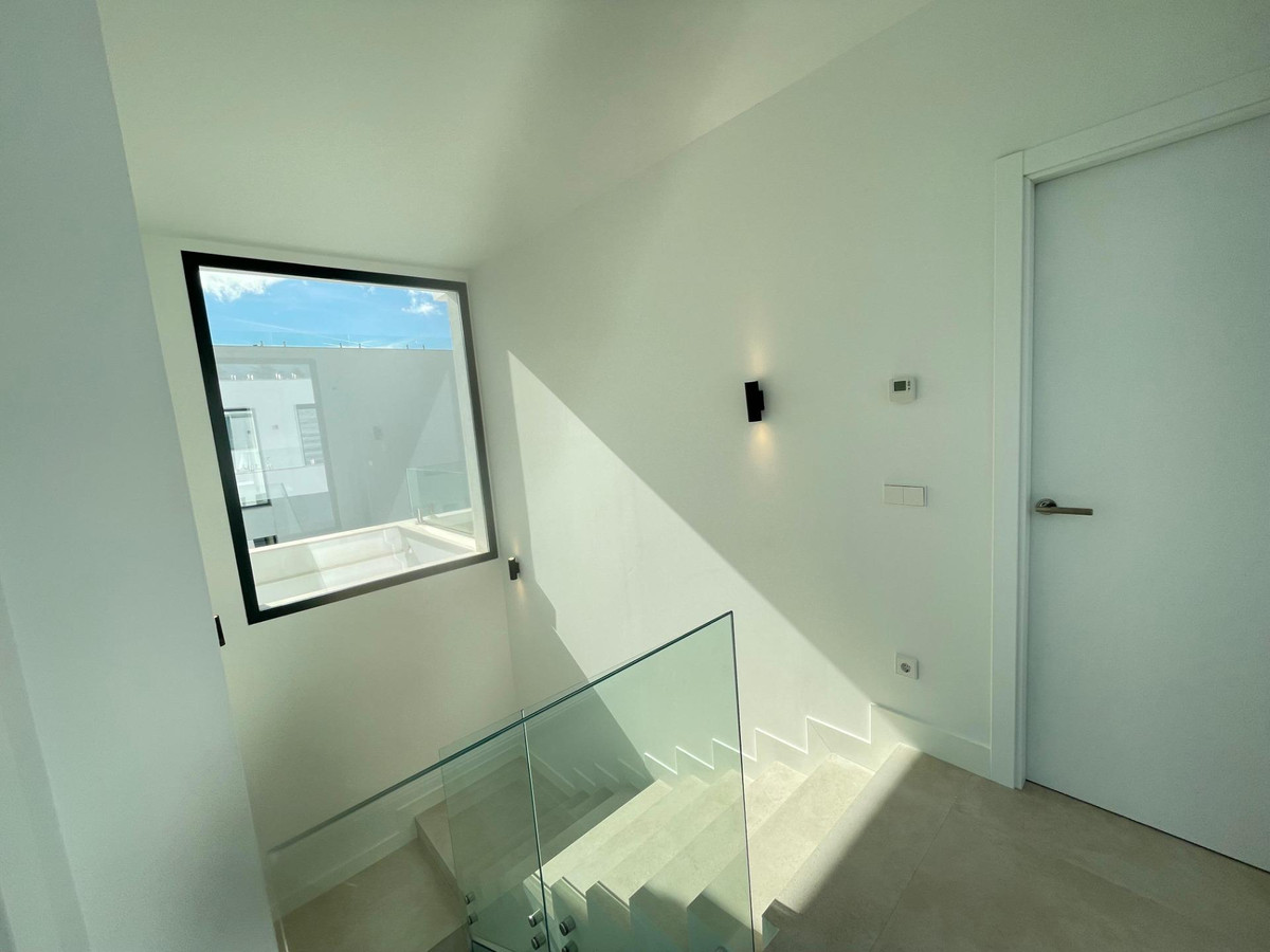 Huis te koop in Estepona | 6 slaapkamers H5295169