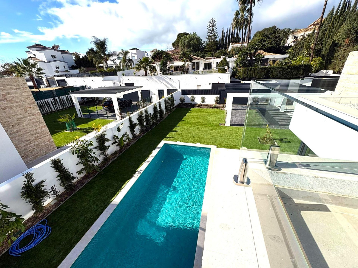 Huis te koop in Estepona | 6 slaapkamers H5295169