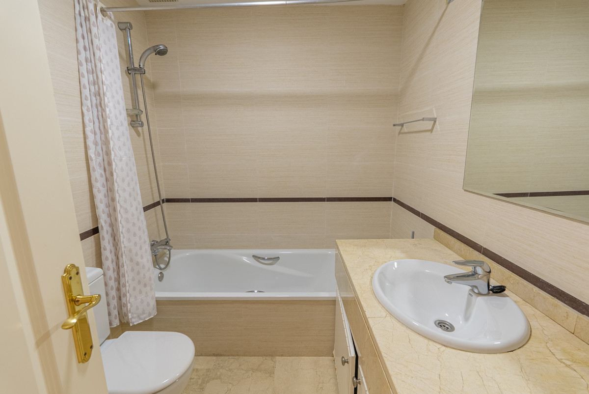 Huis te koop in Estepona | 4 slaapkamers H5303122