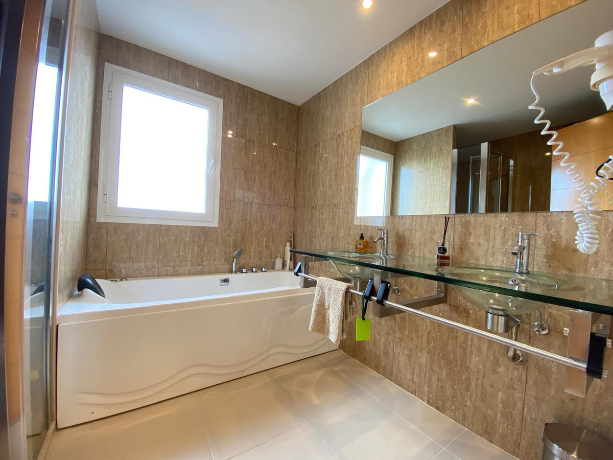 Huis te koop in Estepona | 3 slaapkamers H5322658