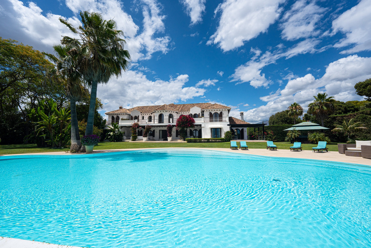 Huis te koop in Estepona | 9 slaapkamers H5322793