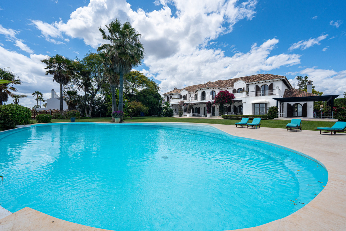 Huis te koop in Estepona | 9 slaapkamers H5322793