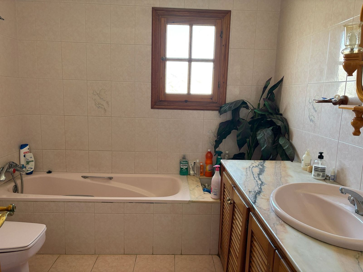 Huis te koop in Estepona | 5 slaapkamers H5337346