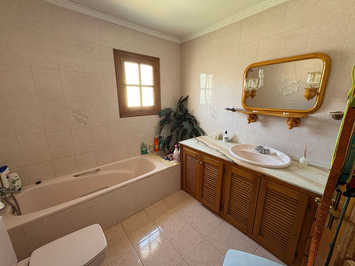 Huis te koop in Estepona | 5 slaapkamers H5337346