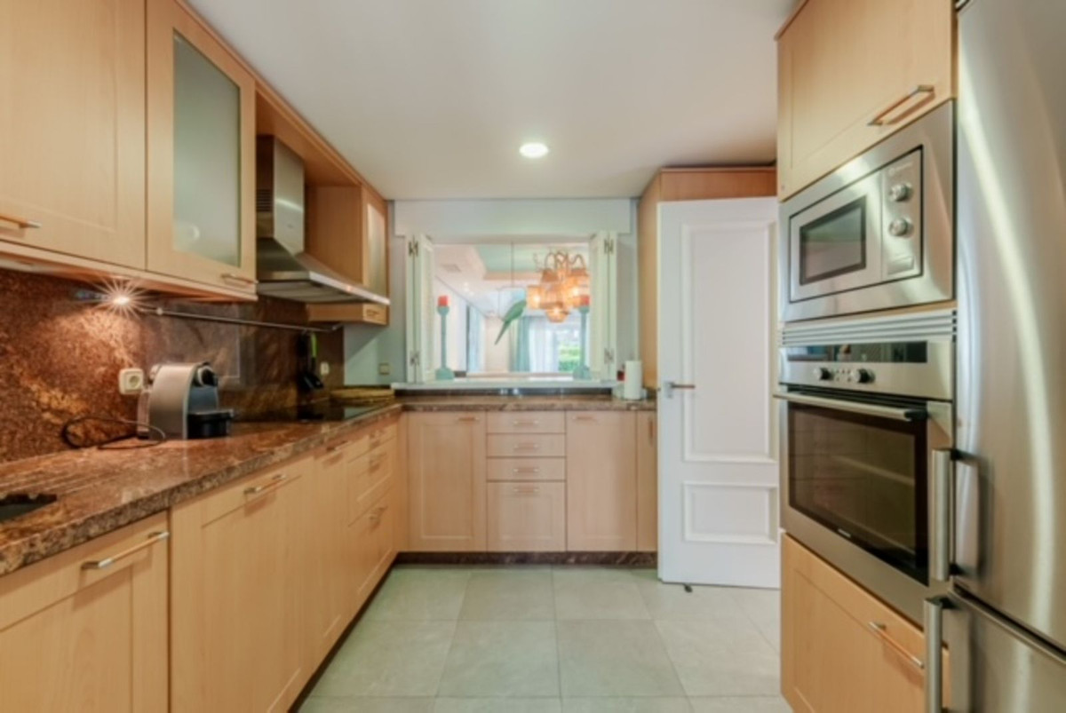 Huis te koop in Estepona | 4 slaapkamers H5337940