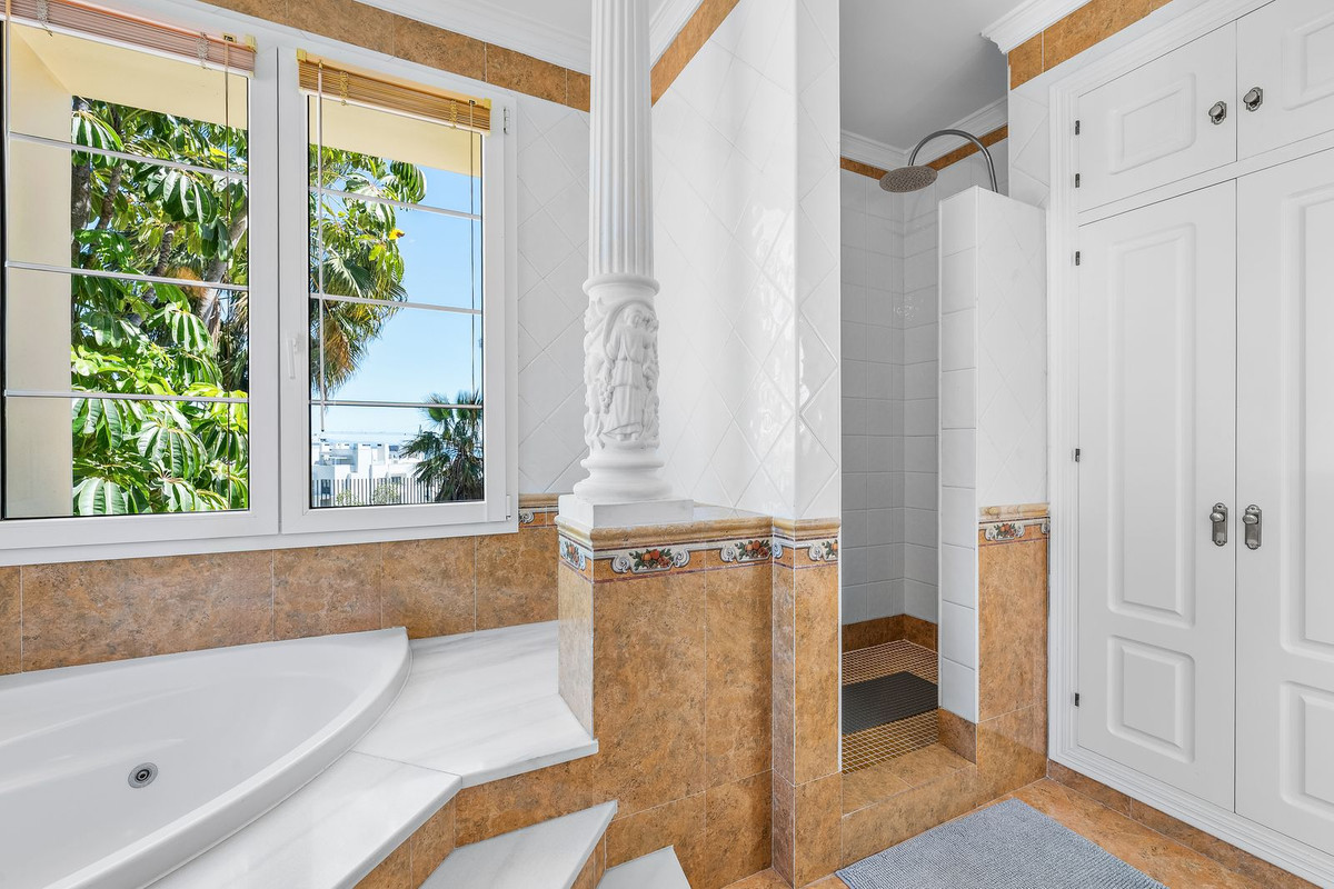 Huis te koop in Estepona | 3 slaapkamers H5340601