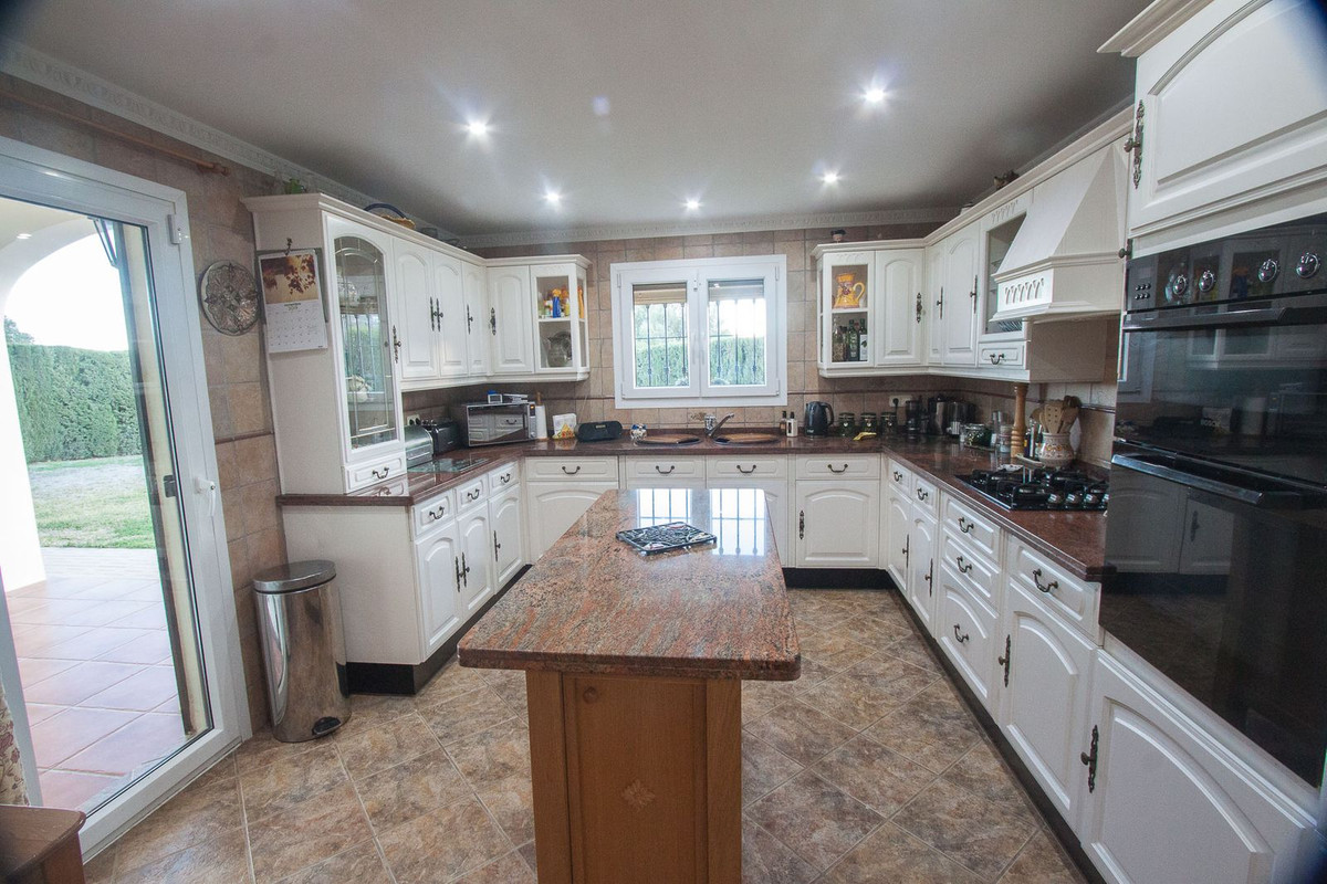 Finca - Cortijo te koop in Estepona | 4 slaapkamers H5340781