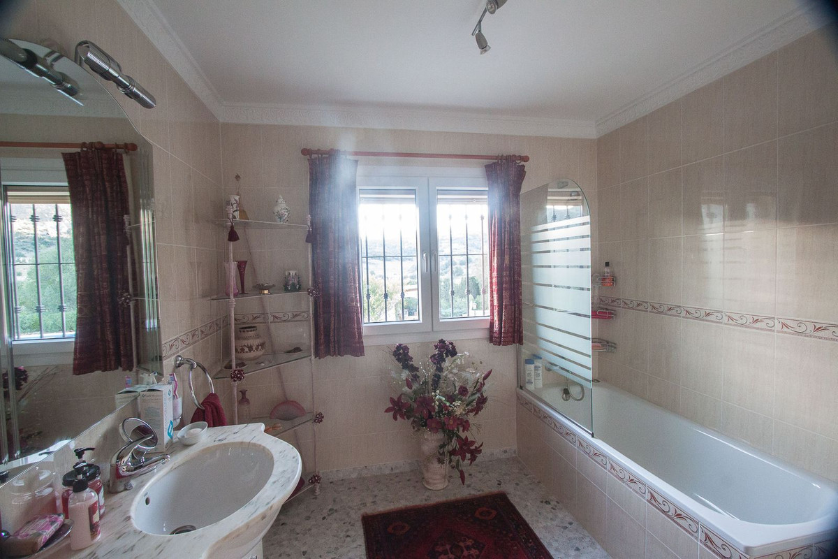 Finca - Cortijo te koop in Estepona | 4 slaapkamers H5340781