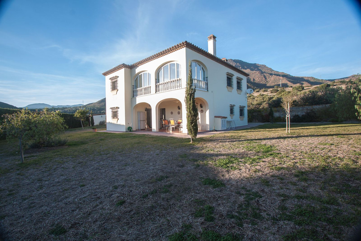 Finca - Cortijo te koop in Estepona | 4 slaapkamers H5340781