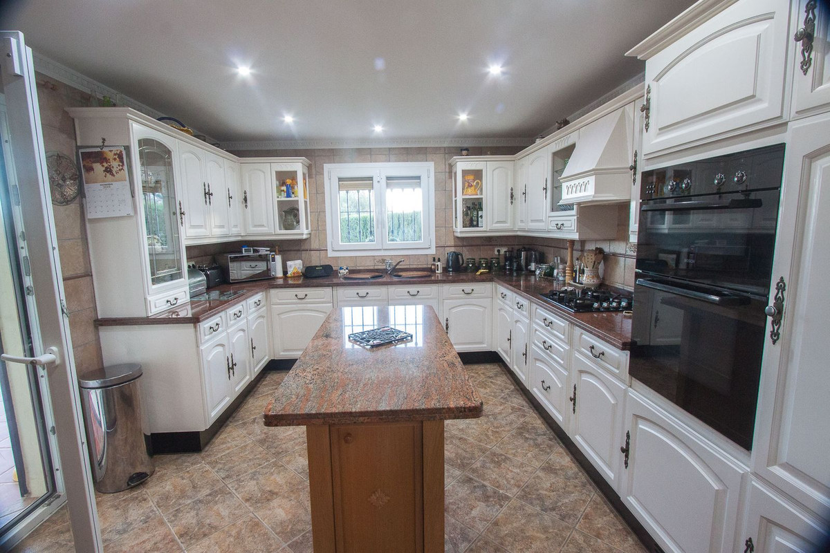 Finca - Cortijo te koop in Estepona | 4 slaapkamers H5340781