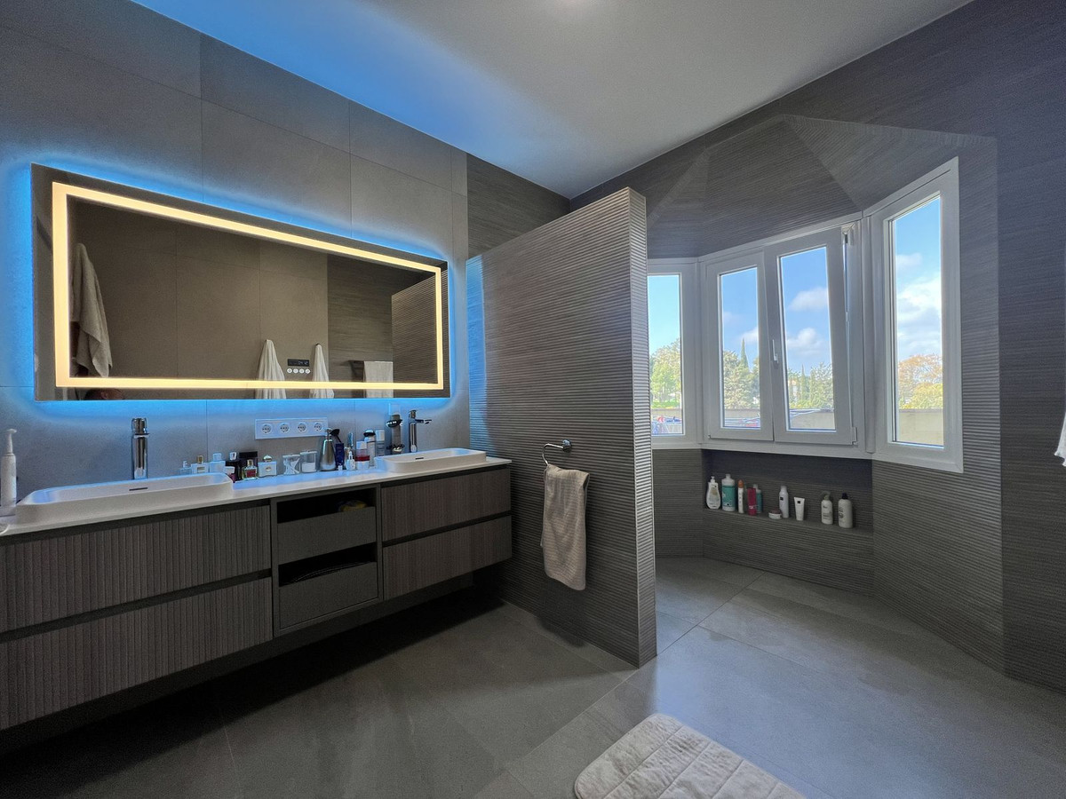 Huis te koop in Estepona | 3 slaapkamers H5342323