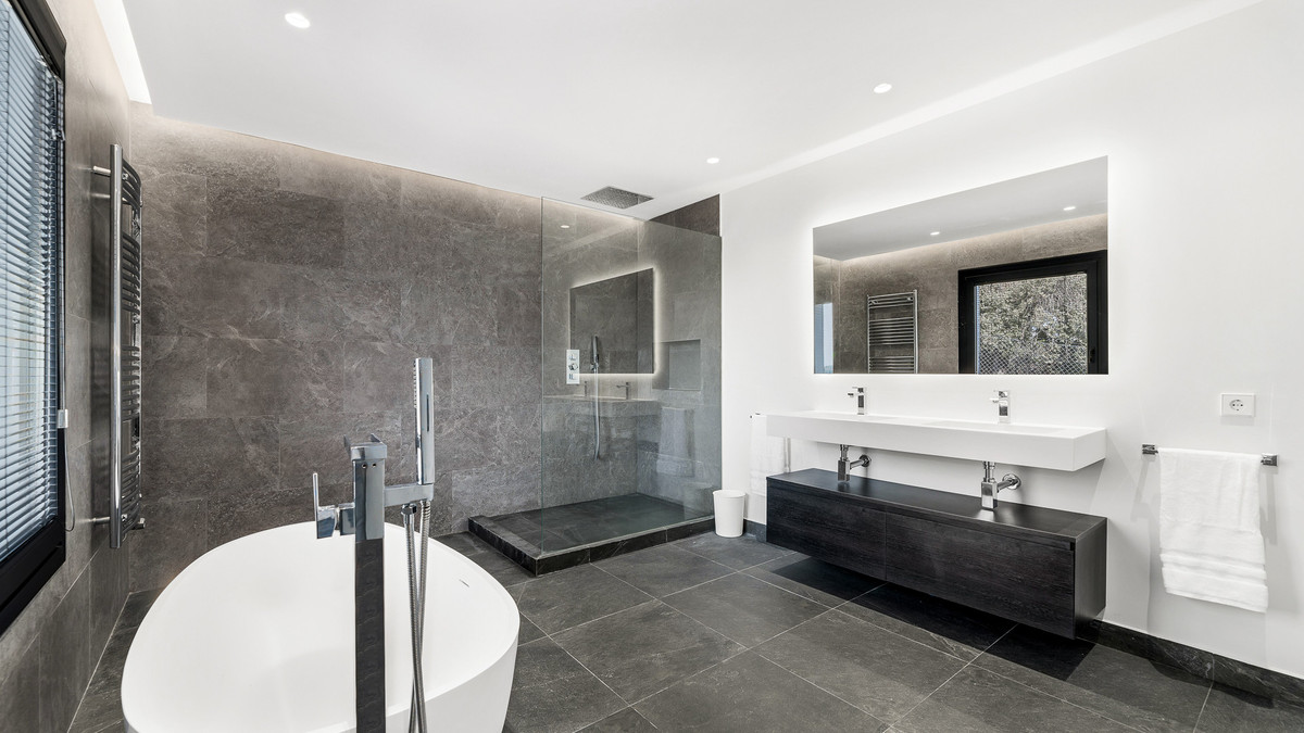 Huis te koop in Estepona | 5 slaapkamers H5342419