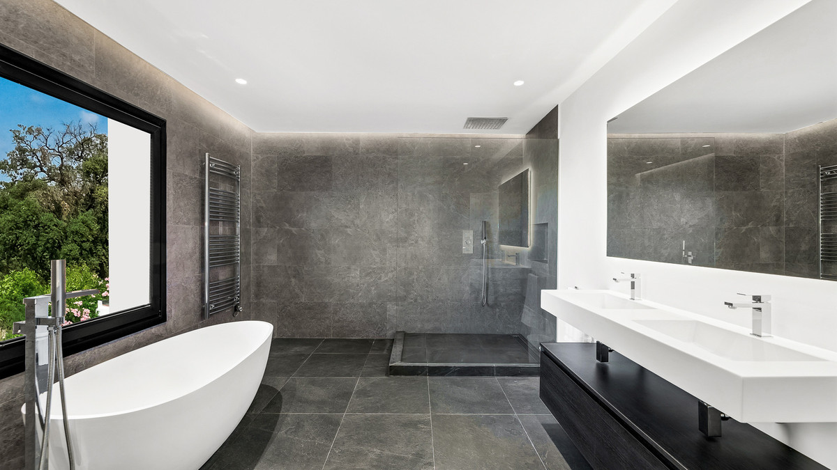 Huis te koop in Estepona | 5 slaapkamers H5342419