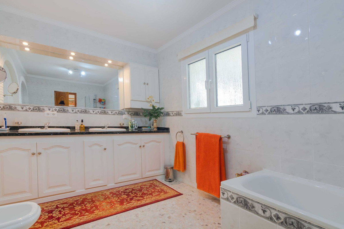 Huis te koop in Estepona | 4 slaapkamers H5346400
