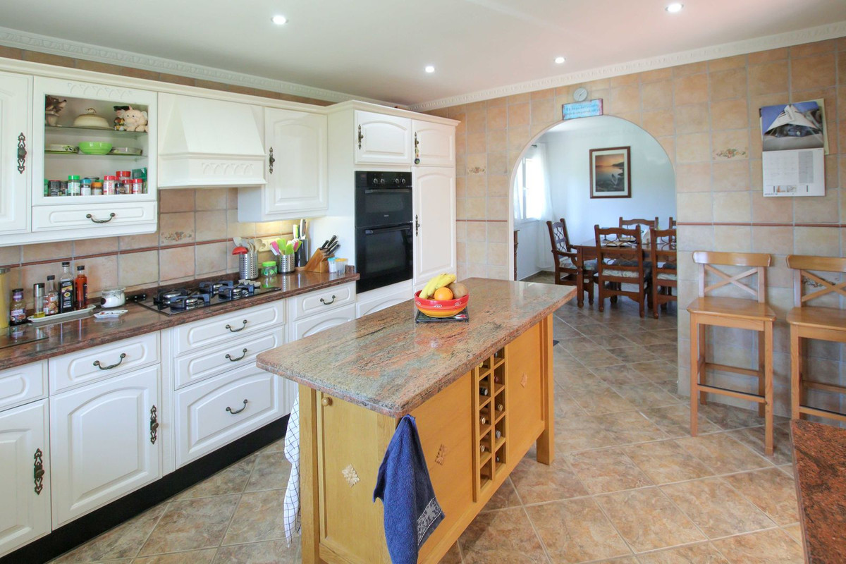 Huis te koop in Estepona | 4 slaapkamers H5346400
