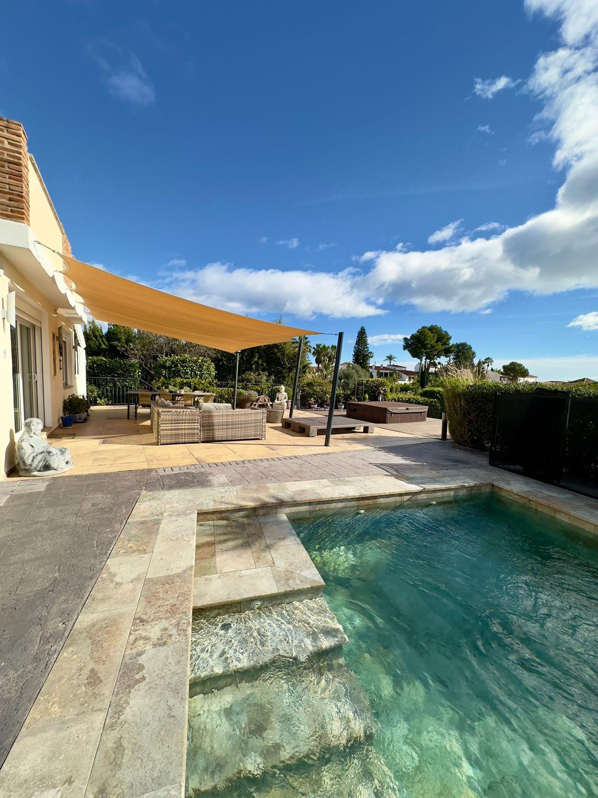 Huis te koop in Estepona | 6 slaapkamers H5347618