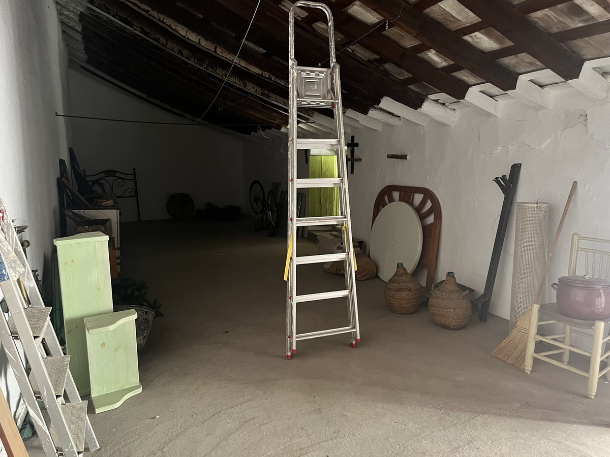 Huis te koop in Estepona | 8 slaapkamers H5350465