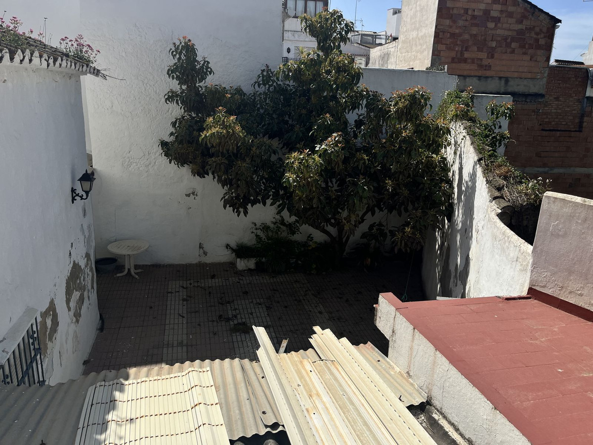 Huis te koop in Estepona | 8 slaapkamers H5350465