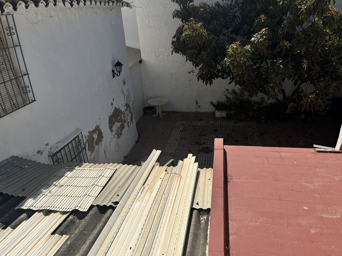 Huis te koop in Estepona | 8 slaapkamers H5350465