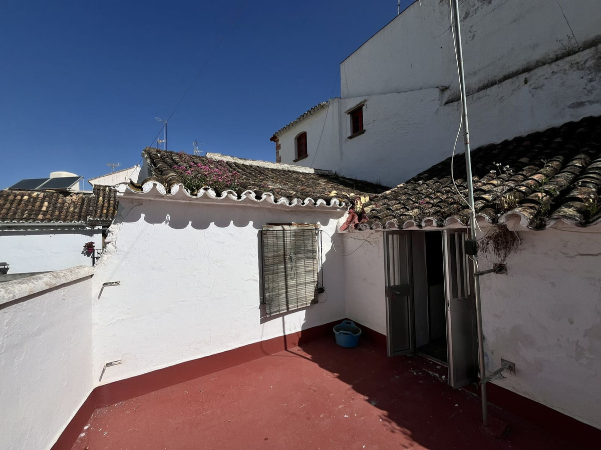 Huis te koop in Estepona | 8 slaapkamers H5350465