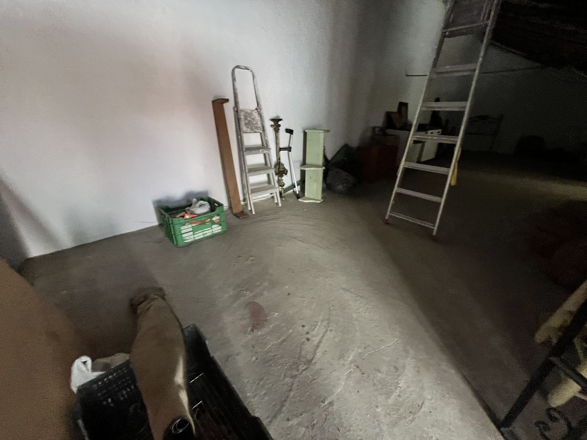 Huis te koop in Estepona | 8 slaapkamers H5350465