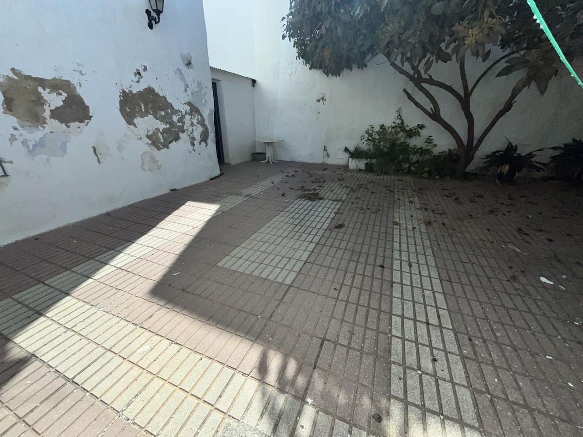 Huis te koop in Estepona | 8 slaapkamers H5350465