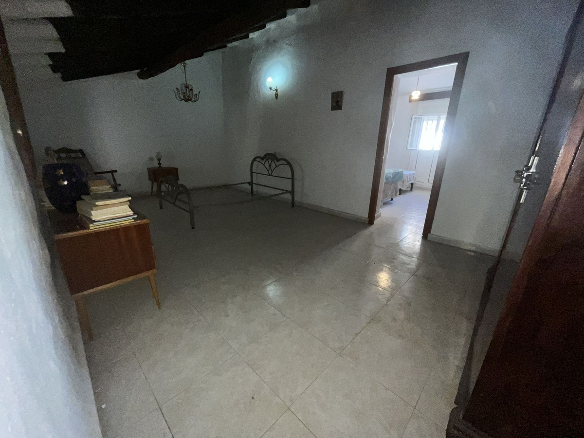 Huis te koop in Estepona | 8 slaapkamers H5350465