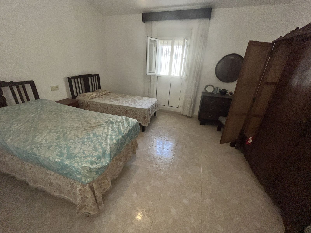 Huis te koop in Estepona | 8 slaapkamers H5350465