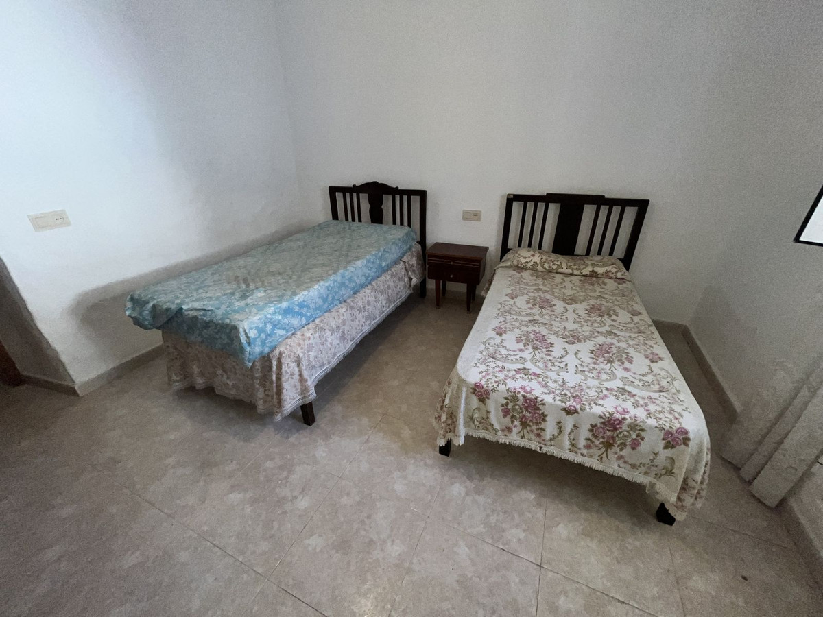 Huis te koop in Estepona | 8 slaapkamers H5350465