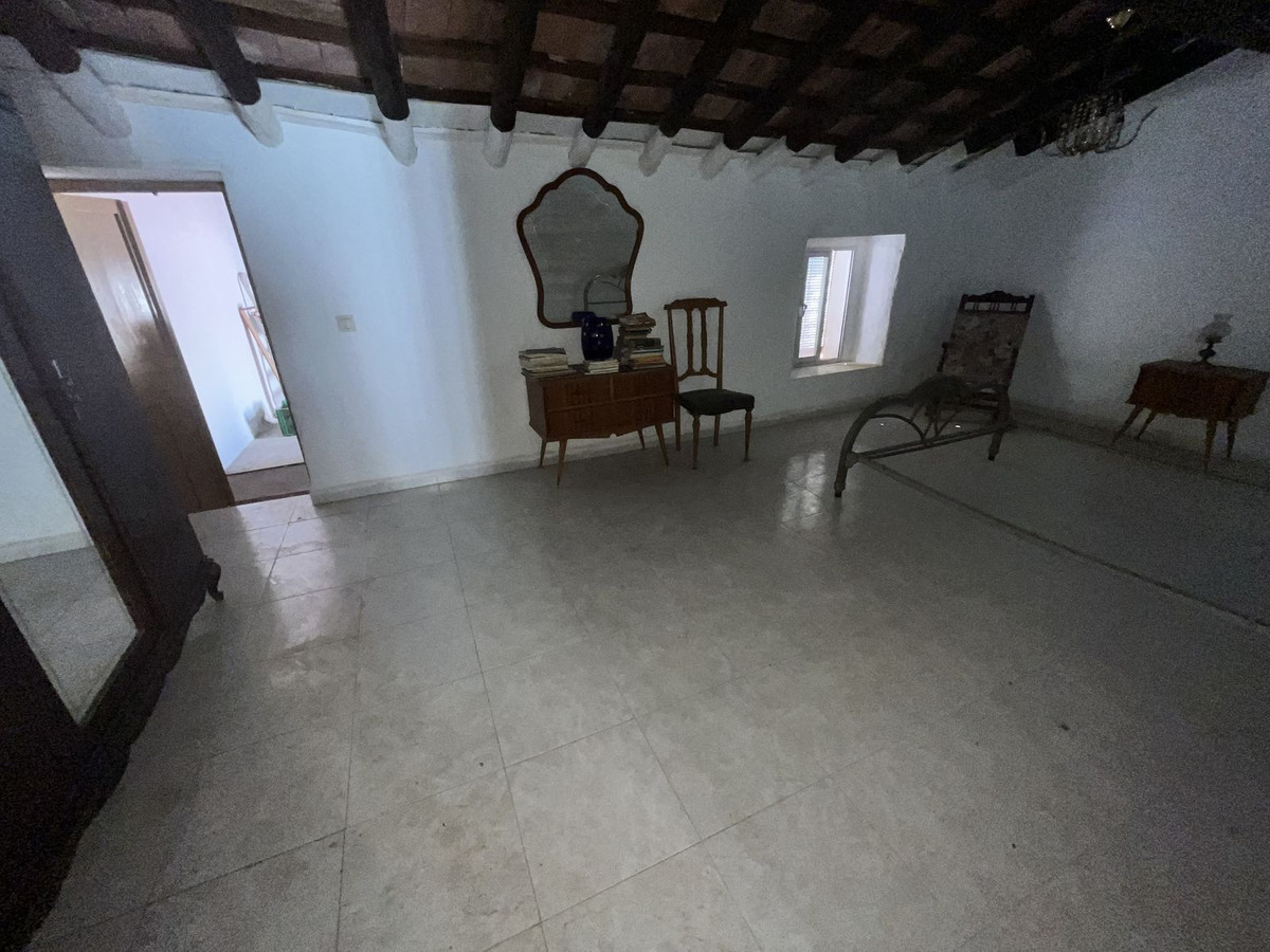Huis te koop in Estepona | 8 slaapkamers H5350465