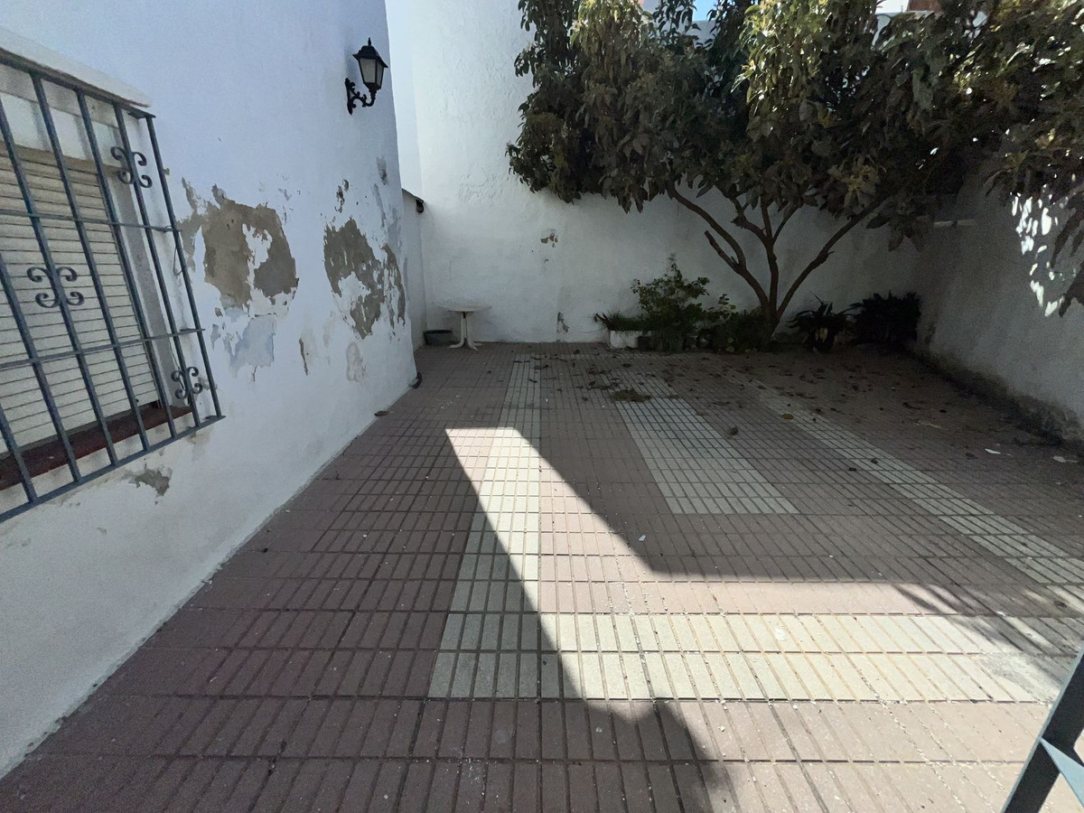 Huis te koop in Estepona | 8 slaapkamers H5350465