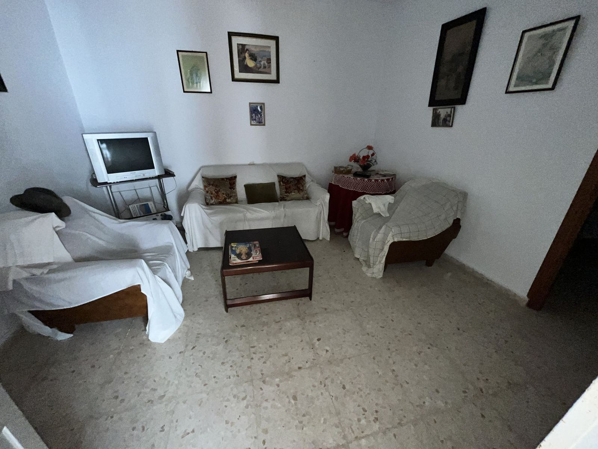 Huis te koop in Estepona | 8 slaapkamers H5350465