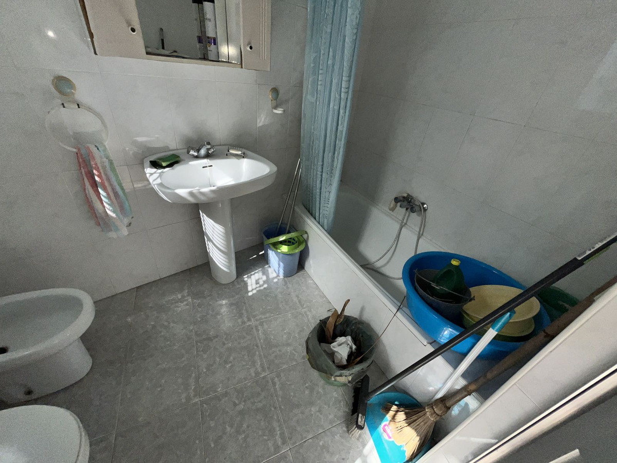 Huis te koop in Estepona | 8 slaapkamers H5350465