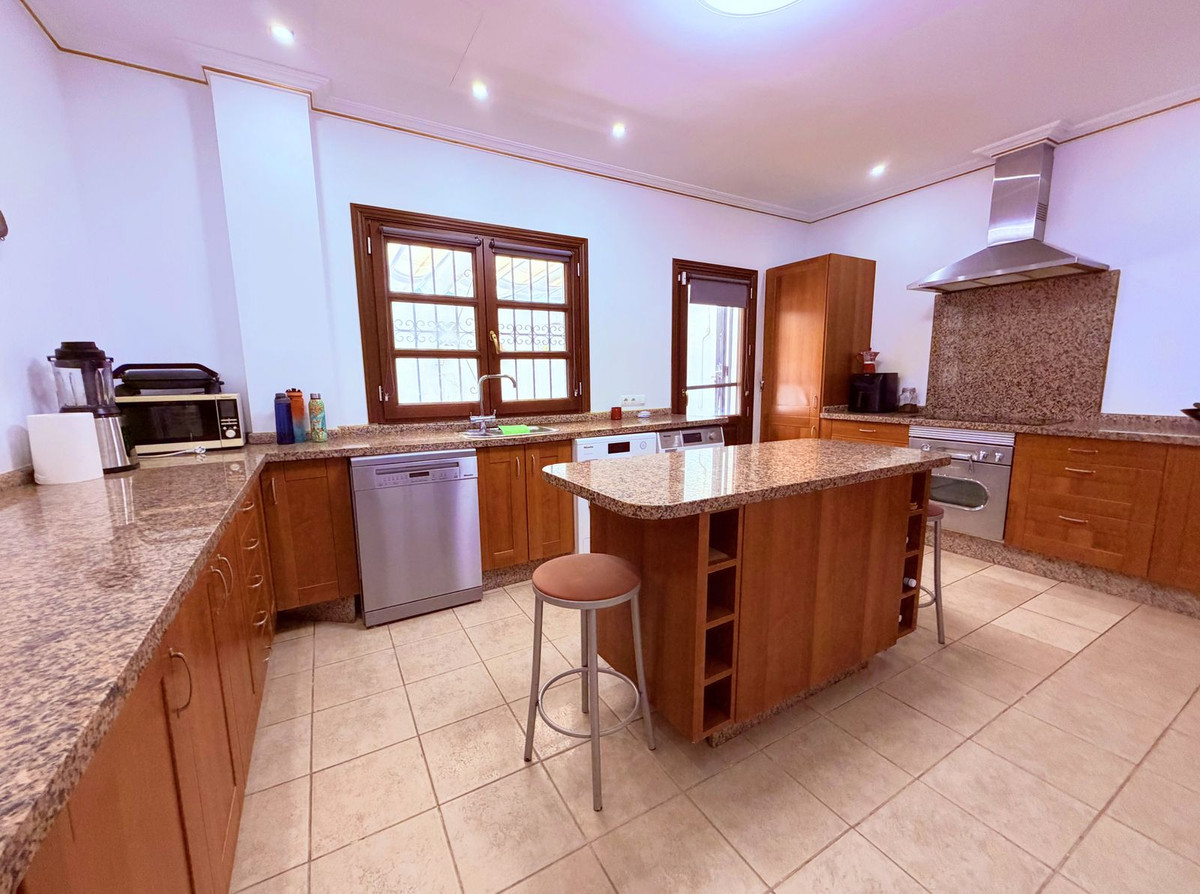 Huis te koop in Estepona | 5 slaapkamers H5350765