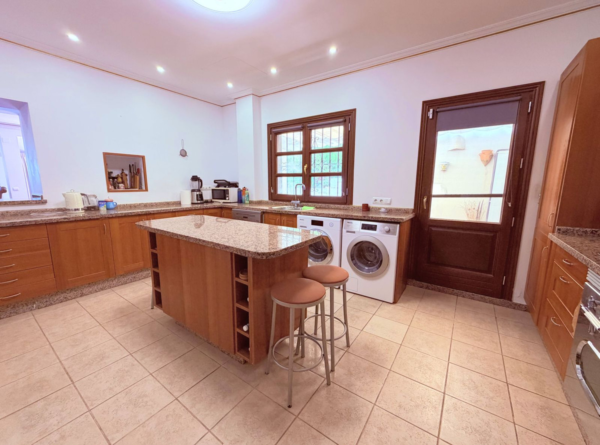 Huis te koop in Estepona | 5 slaapkamers H5350765