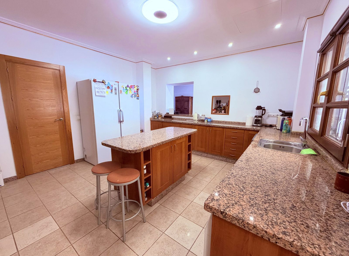 Huis te koop in Estepona | 5 slaapkamers H5350765