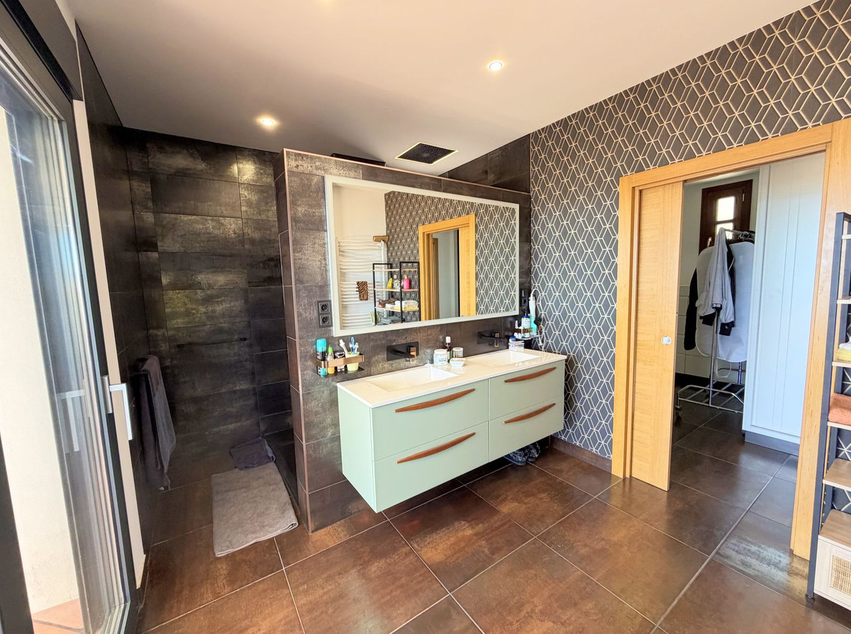 Huis te koop in Estepona | 5 slaapkamers H5350765