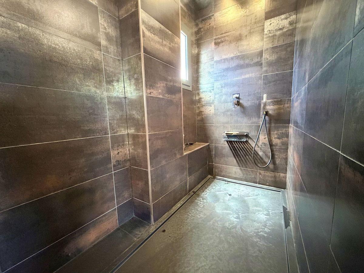 Huis te koop in Estepona | 5 slaapkamers H5350765