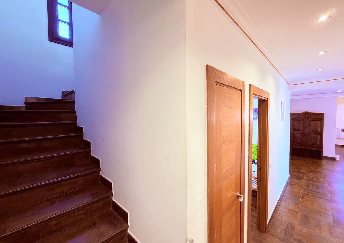 Huis te koop in Estepona | 5 slaapkamers H5350765