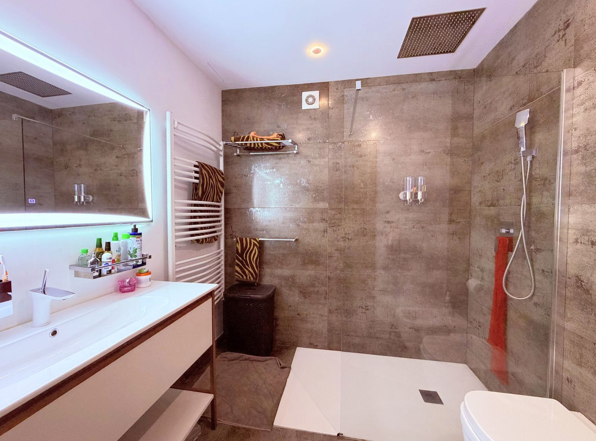 Huis te koop in Estepona | 5 slaapkamers H5350765