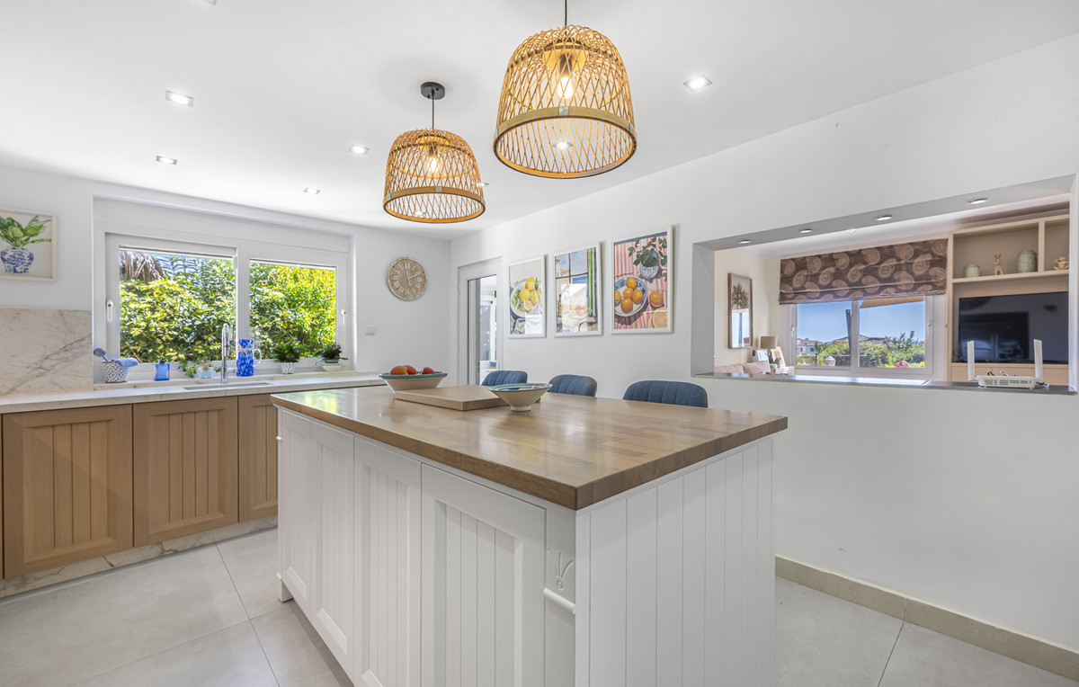 Huis te koop in Estepona | 6 slaapkamers H5351197