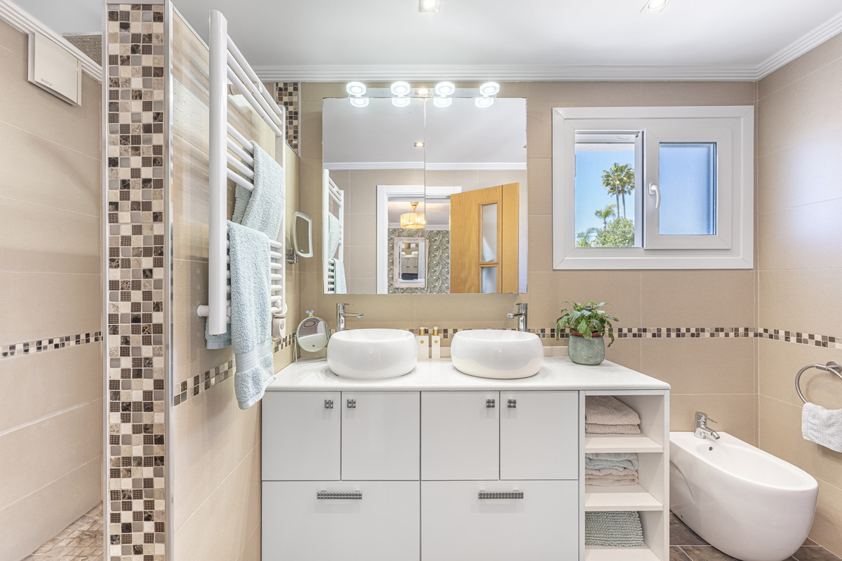 Huis te koop in Estepona | 6 slaapkamers H5351197