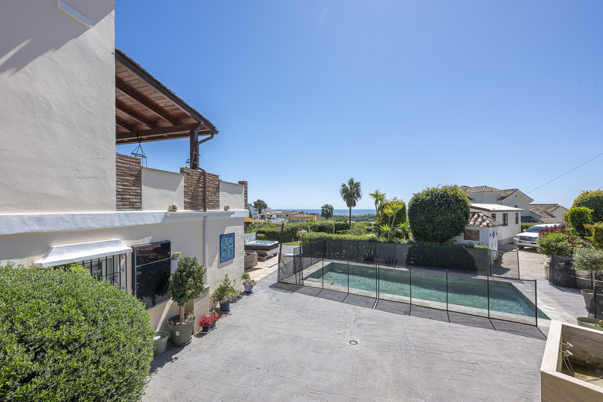 Huis te koop in Estepona | 6 slaapkamers H5351197