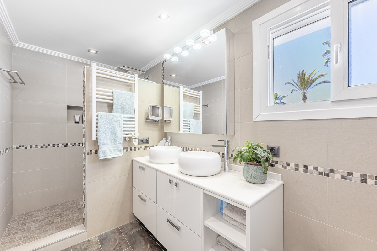 Huis te koop in Estepona | 6 slaapkamers H5351197